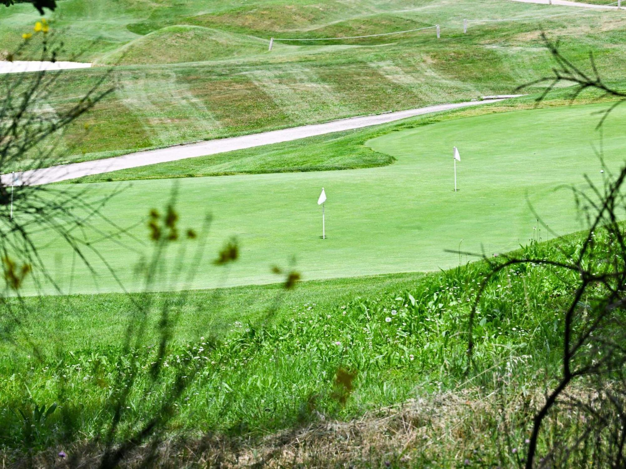 Mercure Brignoles Golf De Barbaroux & Spa Экстерьер фото