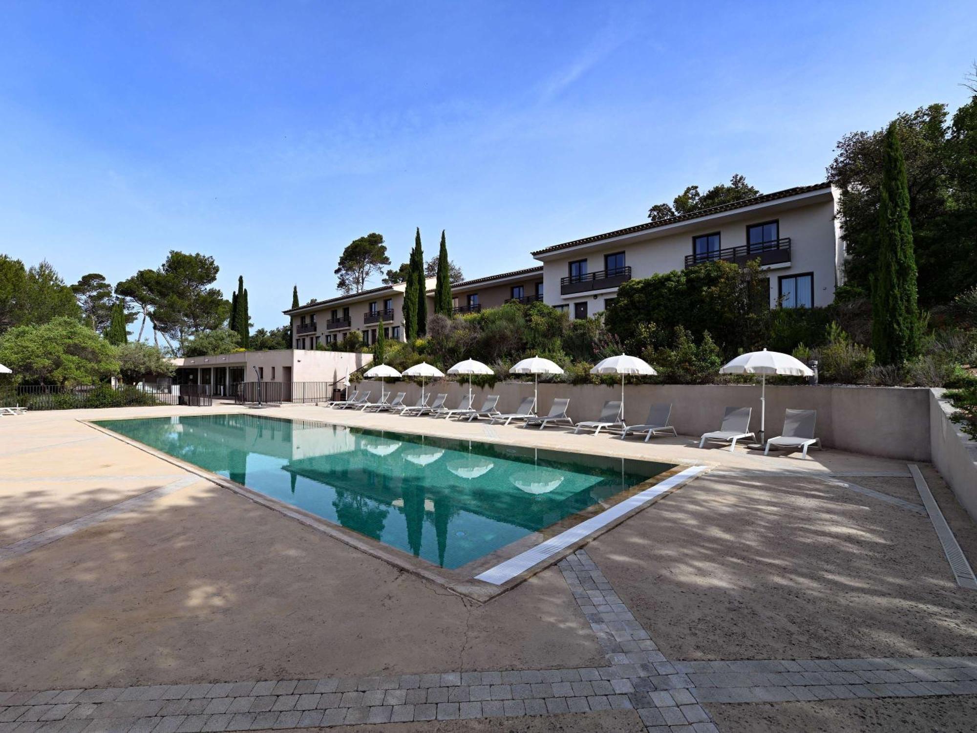 Mercure Brignoles Golf De Barbaroux & Spa Экстерьер фото