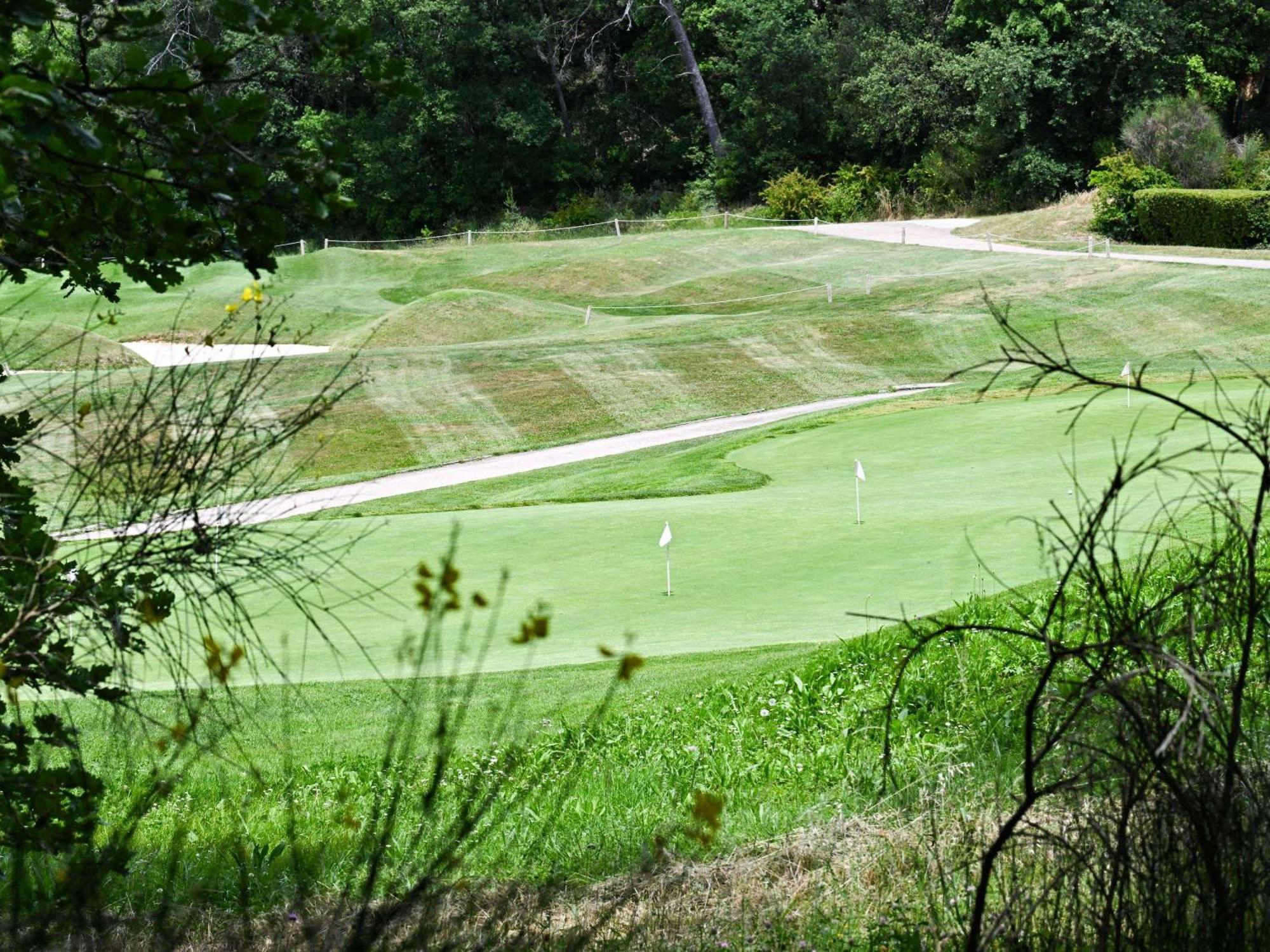 Отель Mercure Brignoles Golf De Barbaroux & Spa Экстерьер фото